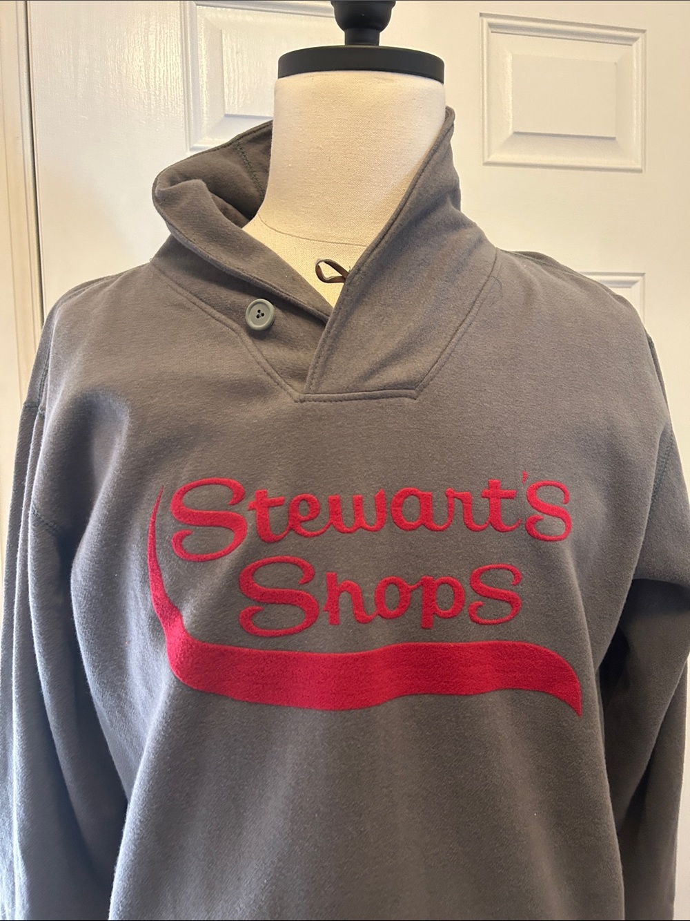 NWT Stewart’s Shops Gray Pullover Sweatshirt Size Large - Picture 2 of 7